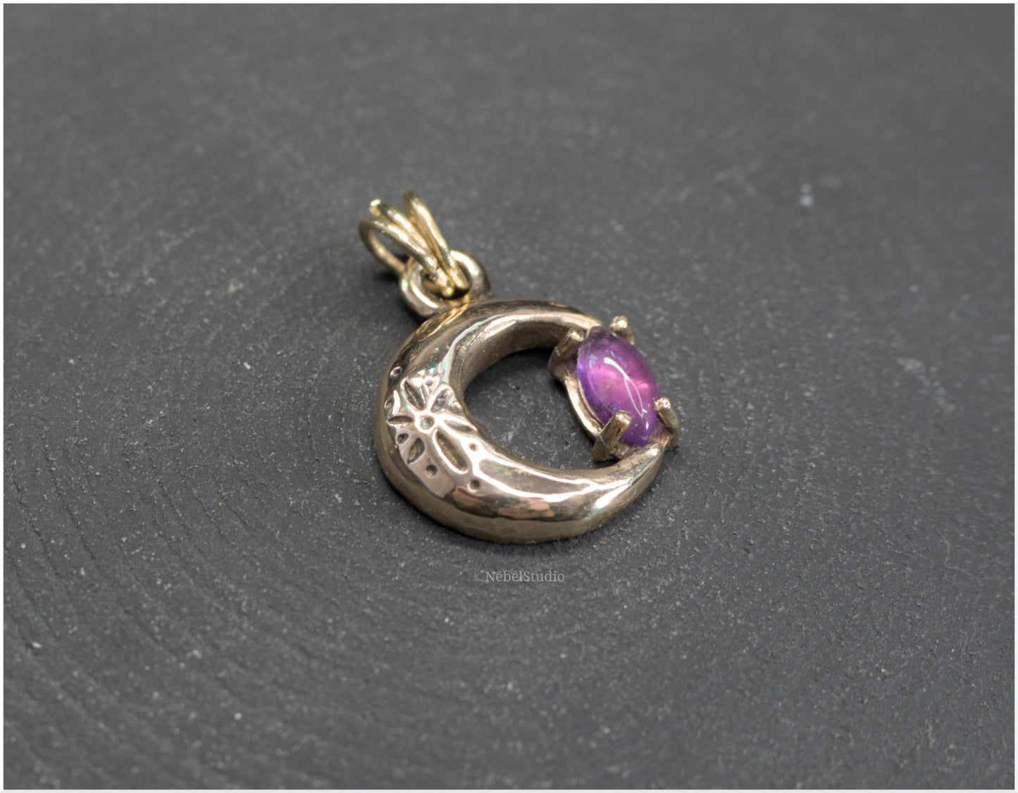 Colgante Luna de bronce con amatista talla marquesa