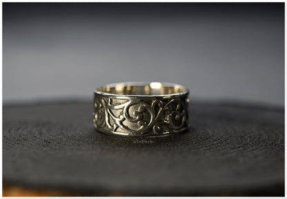Acanthus bronze ring