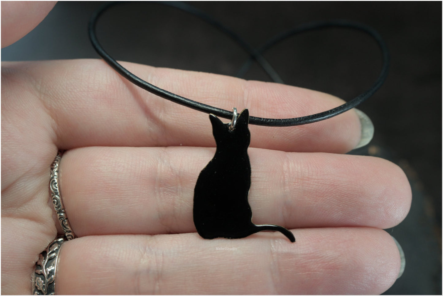 Colgantes de siluetas de gato Ada