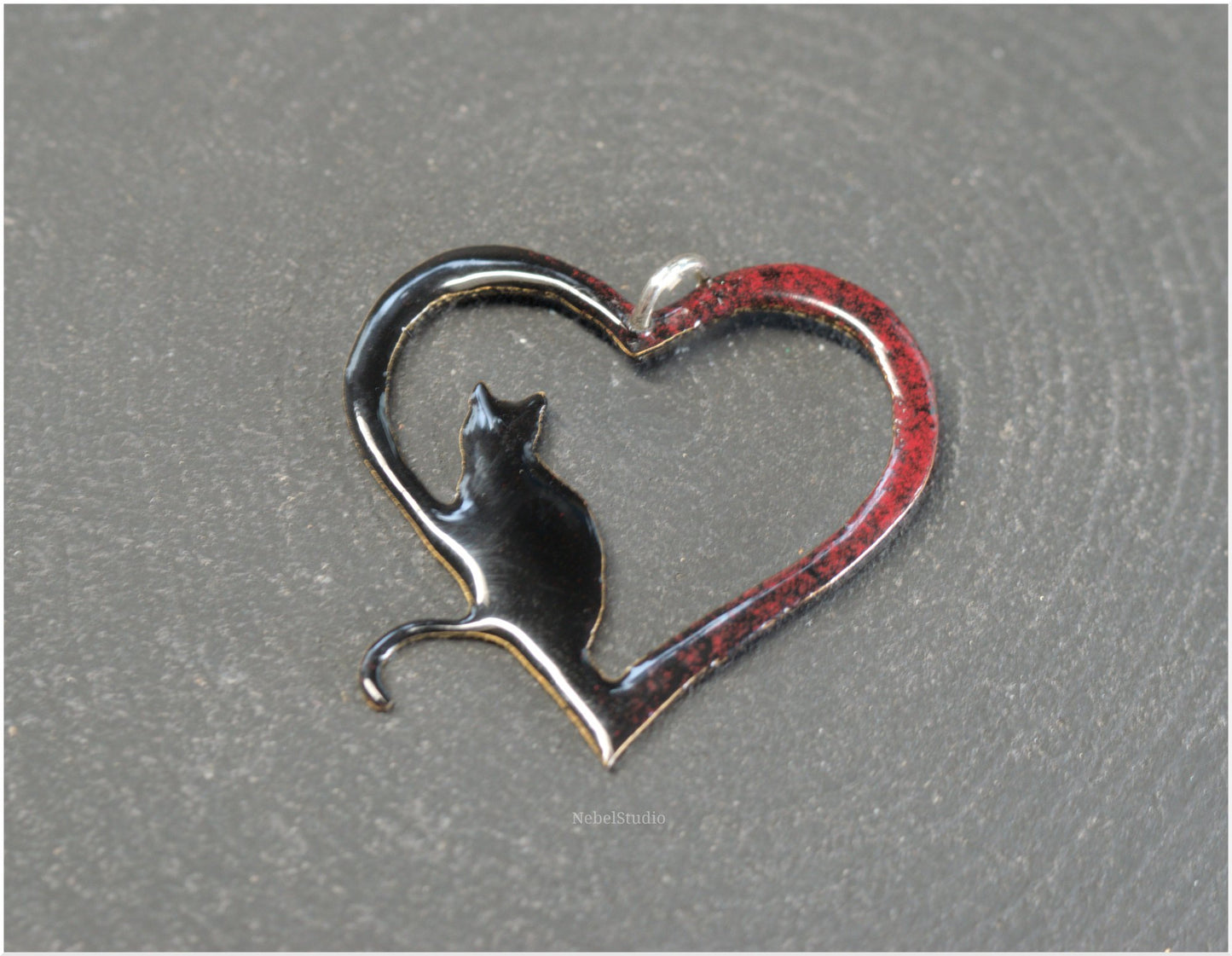 Colgante silueta de corazón y gato