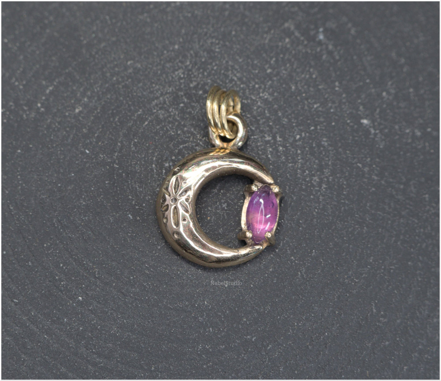 Colgante Luna de bronce con amatista talla marquesa