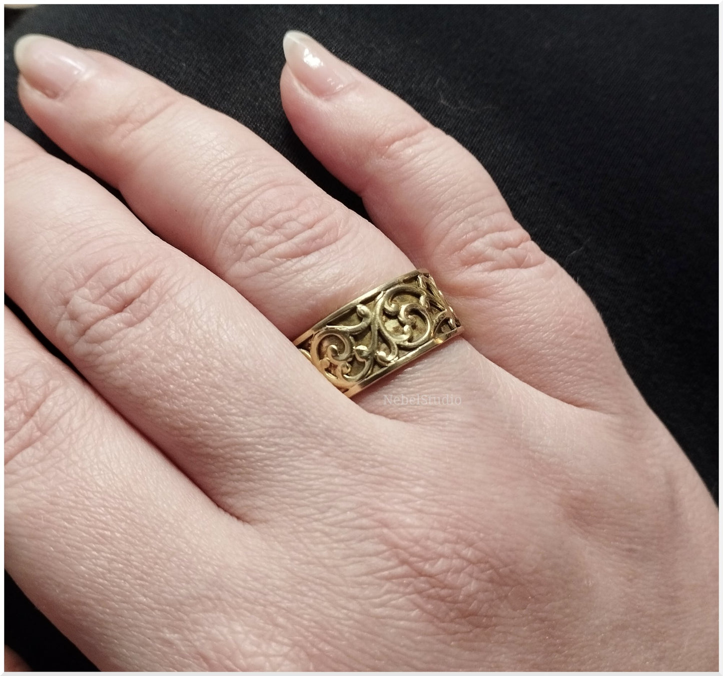 Acanthus bronze ring
