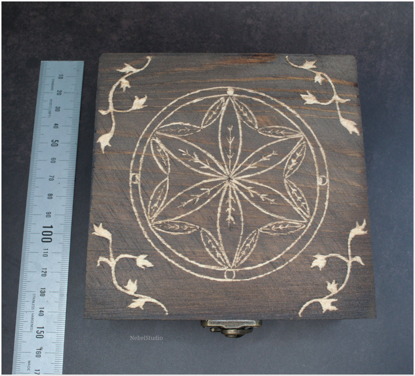 Caja de madera grabada- Modelo 2