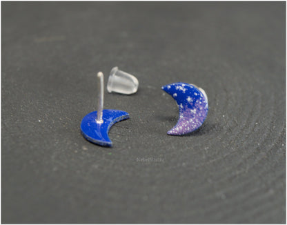 Mini moon earrings