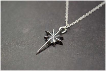 Colgante estrella Ad Astra tamaño mediano plata cadena lado