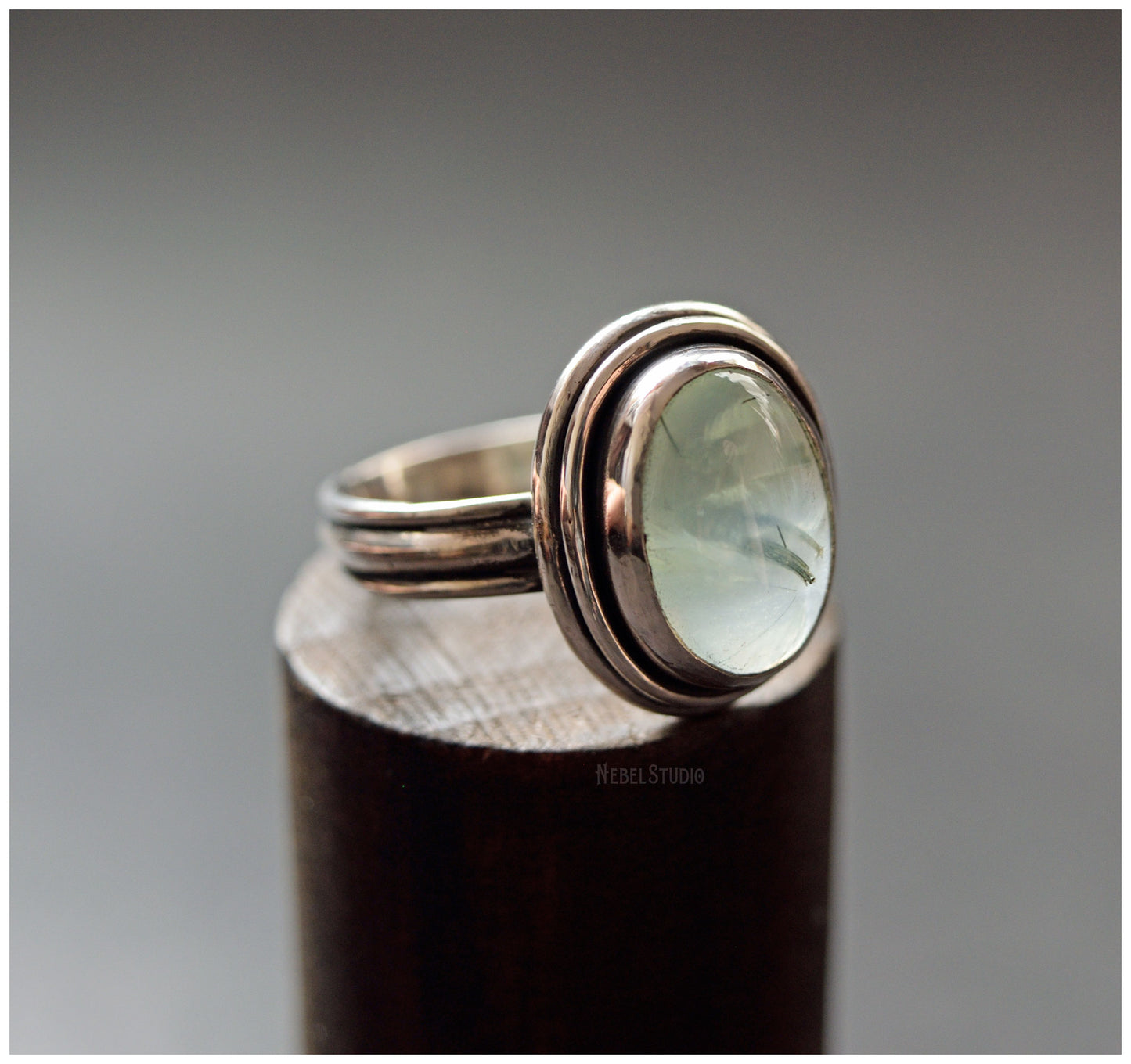 Silver and Prehnite Ring - Unique piece - Size 10
