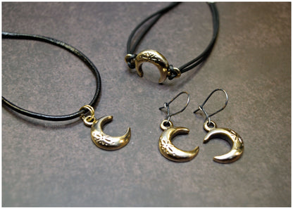 Silver or bronze moon pendant