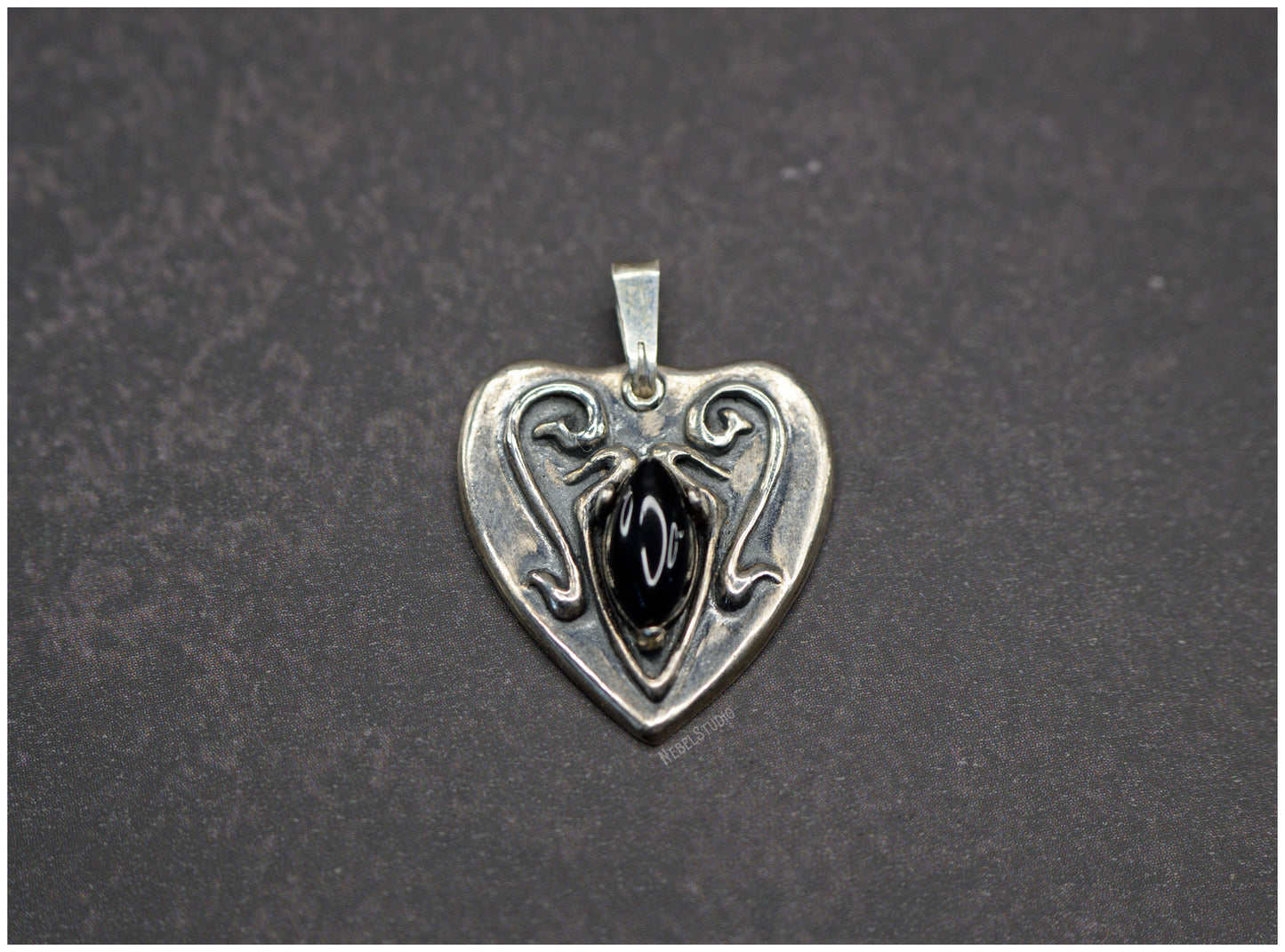 Pendant La Séance Silver with marquise onyx small size