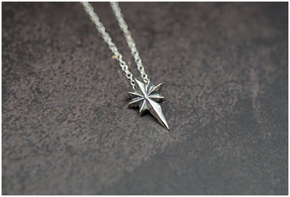 Colgante estrella Ad Astra tamaño pequeño plata cadena lado