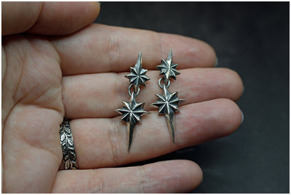 Pendientes estrellas dobles Ad Astra tamaño mediano plata proporciones
