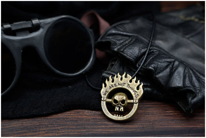 Colgante Furiosa We are not things tributo bronce