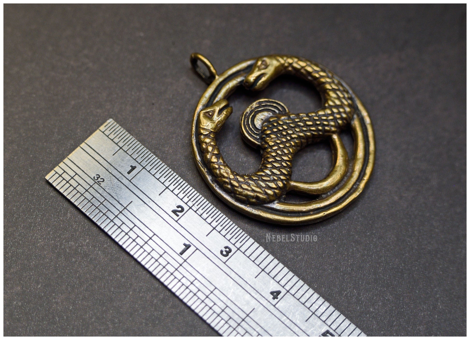 Colgante Thulsa Doom bronce medidas