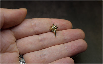 Colgante estrella Ad Astra tamaño pequeño bronce proporciones