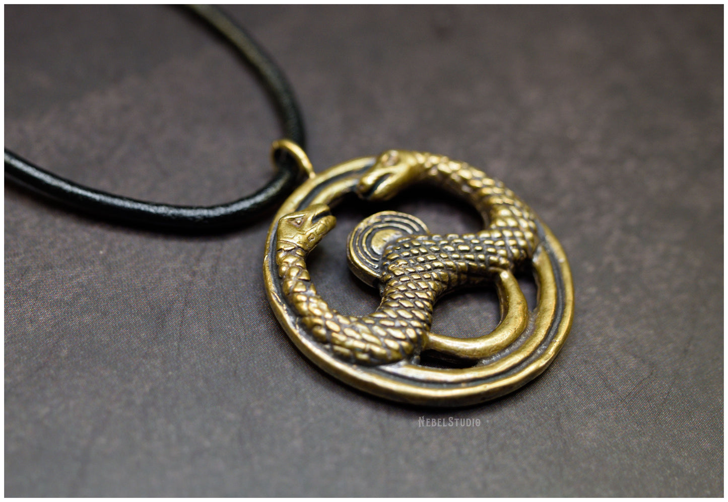 Colgante Thulsa Doom bronce detalle