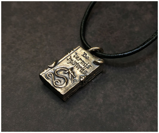 Pendant De Vermis Mysteriis Book bronze