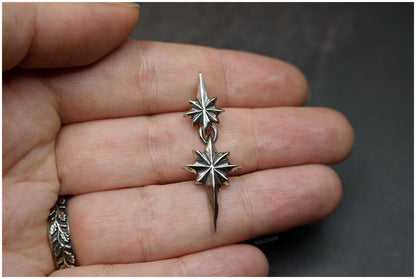 Colgante estrella doble Ad Astra tamaño mediano plata proporciones