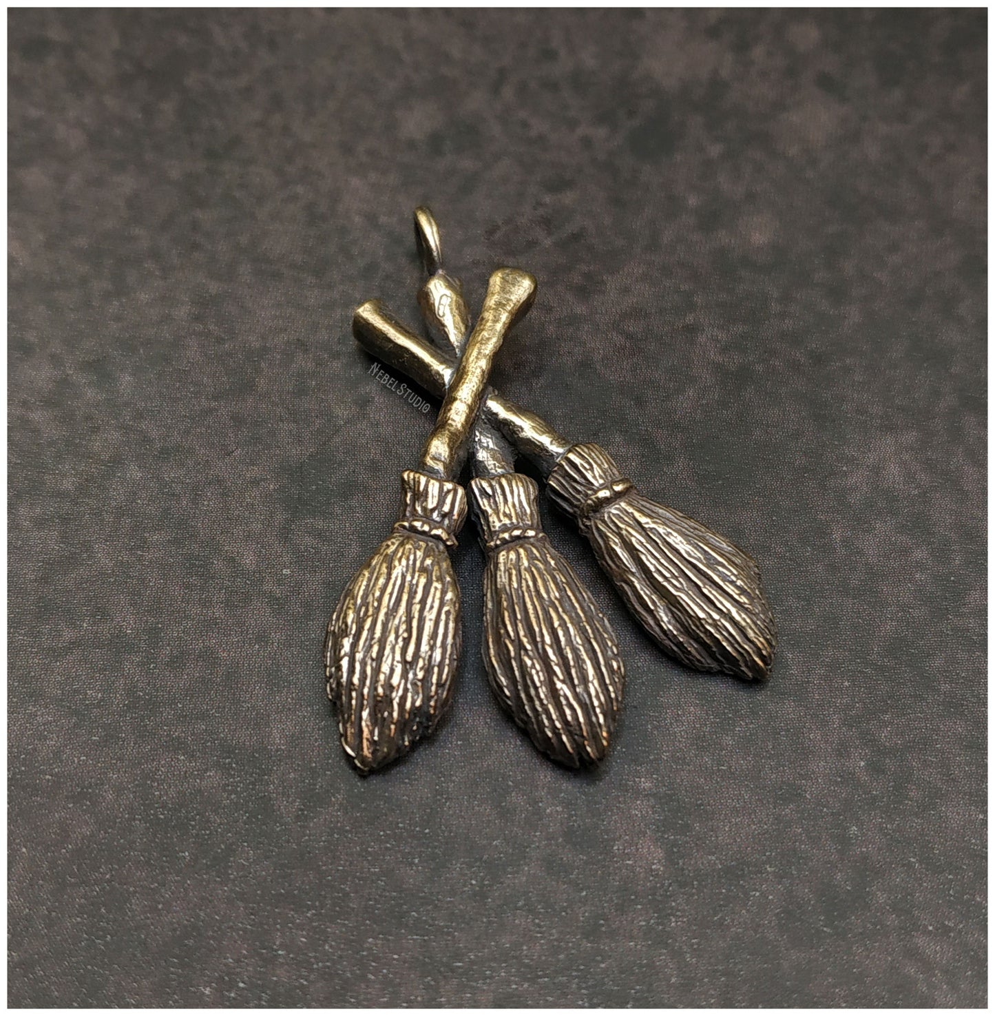 Pandant Moiras brooms silver or bronze pendant