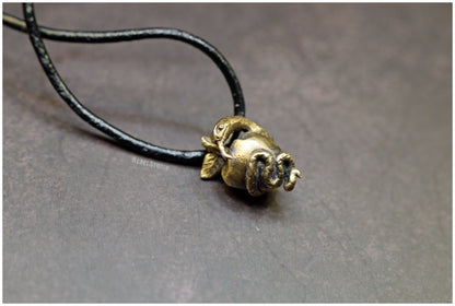 Colgantes Inefables  manzana serpiente bronce cordón cuero