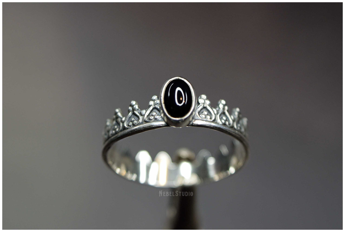 Alienor silver crown ring with oval black onyx