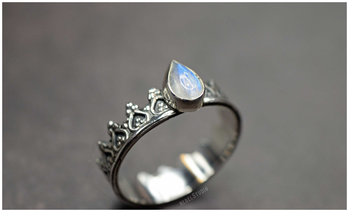 Alienor silver teardrop moonstone crown ring