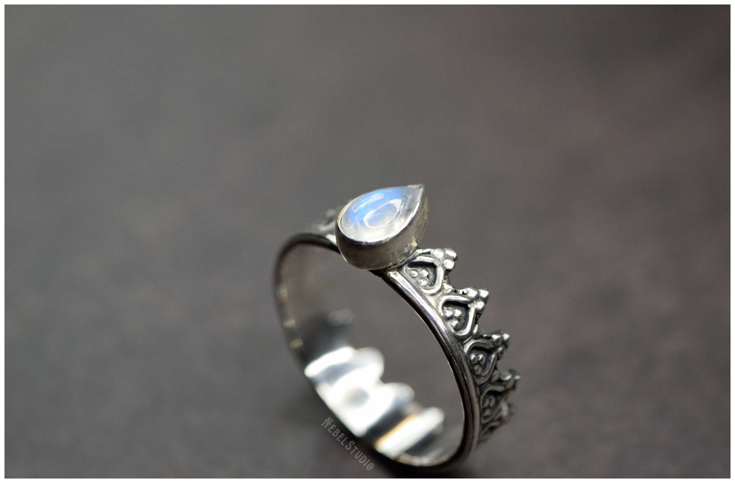 Alienor silver teardrop moonstone crown ring