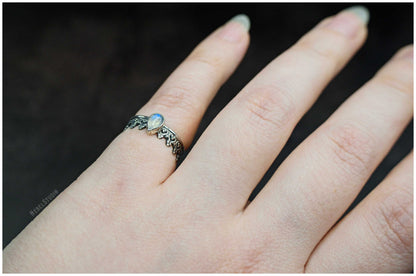 Alienor silver teardrop moonstone crown ring