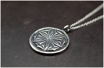 Colgante Roseta hexapétala Daisy plata cerca