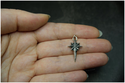 Colgante estrella Ad Astra tamaño mediano plata proporciones