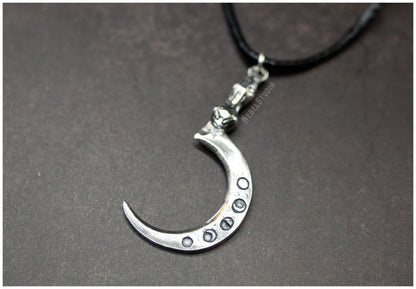 Colgante Hoz Boline plata detalle brillo cordón