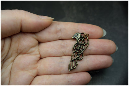 colgante cuervo bronce proporciones