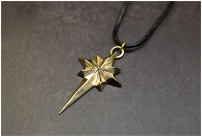 Colgante estrella Ad Astra tamaño grande bronce cordón de cuero lado