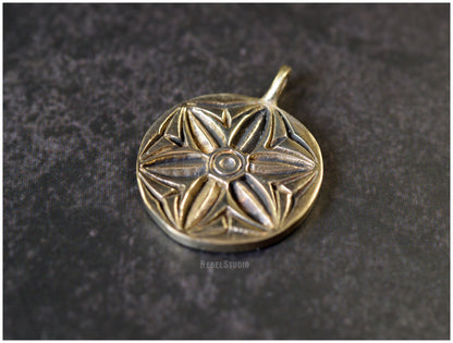Colgante hexapétala bronce modelo Rose