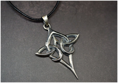 Colgante nudo entrelazado celta Scáthach grande plata