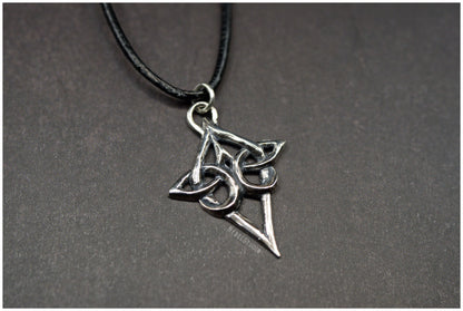 Pendant Small silver or bronze Scáthach Celtic knot
