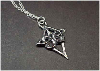 Pendant Small silver or bronze Scáthach Celtic knot