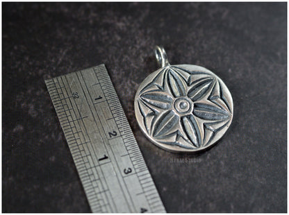 Pendant Hexafoil silver or bronze Rose