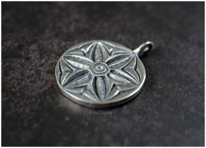 Pendant Hexafoil silver or bronze Rose