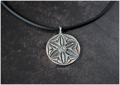 Pendant Hexafoil silver or bronze Rose